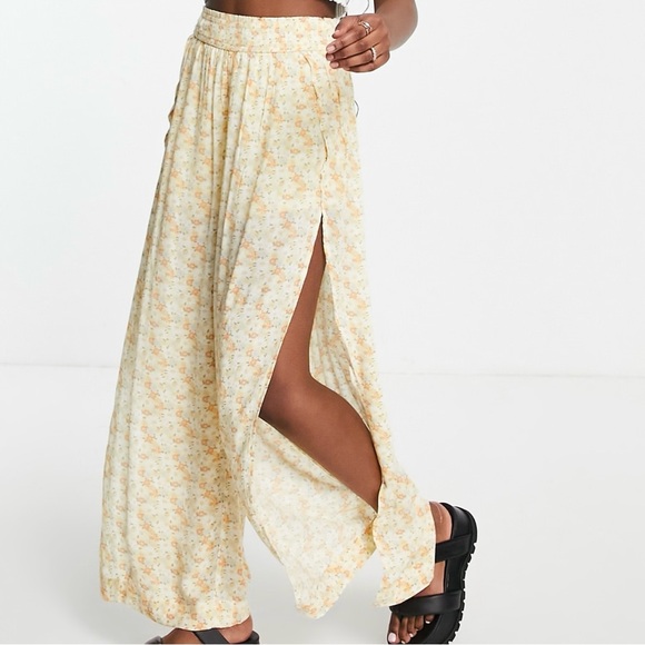 Hollister Floral Yellow Side Slit Wide Leg Pants - Picture 1 of 6